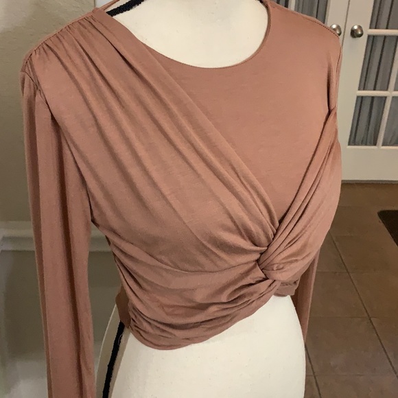 Peach Love tan front twist cropped top - Picture 4 of 17